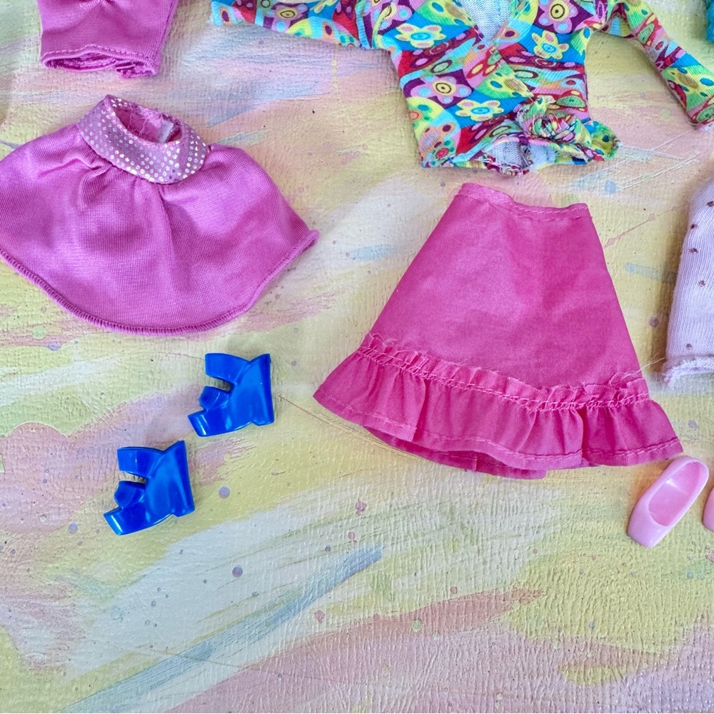 Colorful Vintage Mattel Barbie Clothing and shoes Lot - Picture 4 of 6